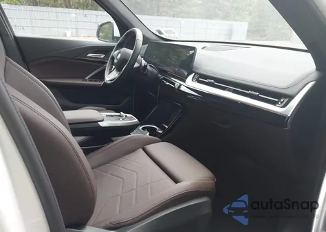 2025 BMW X1 xDrive28I z USA, uszkodzony, nr VIN WBX73EF05S5338285